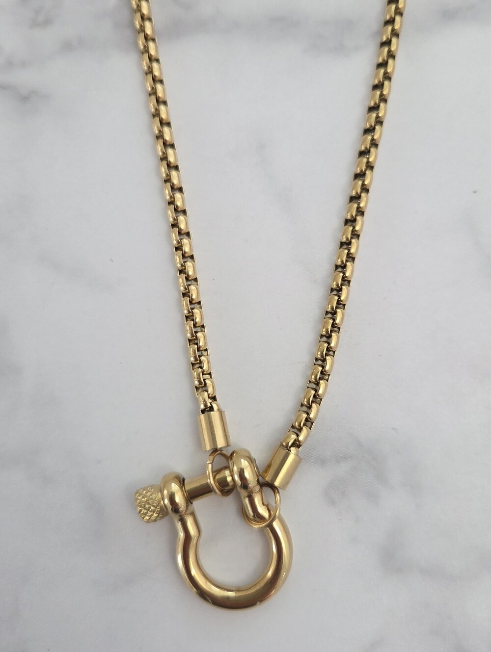 Stainless Steel Gold Plated Horseshoe Shackle Clasp Box Chain Pendant Necklace - Picture 4 of 13